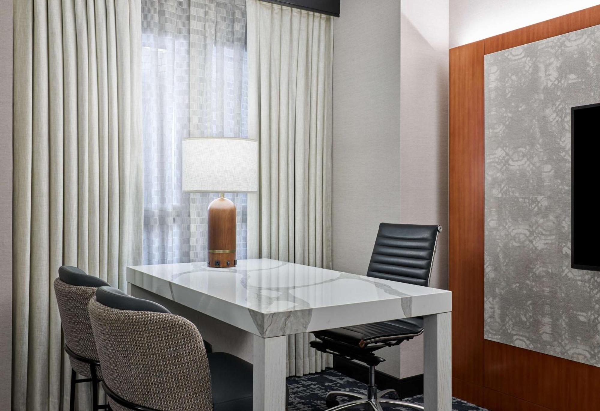 Hotel Embassy By Hilton Dc Convention Center